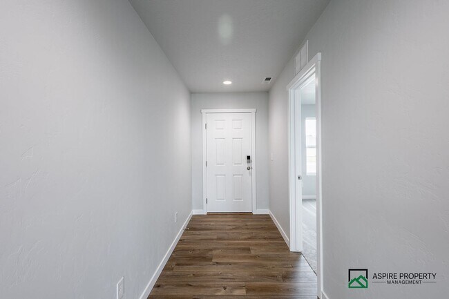 Building Photo - Brand New 5 Bed 3 Bath home 2600sf+ and a 3 car garage