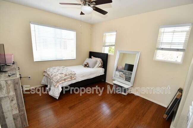 Building Photo - 371 Huerta St