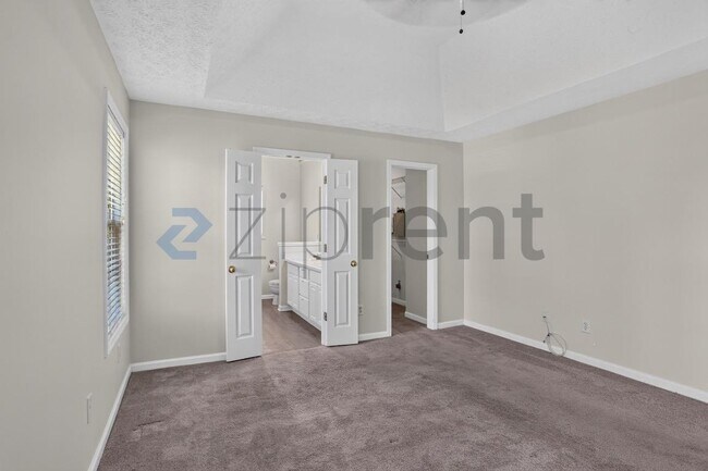 Building Photo - Unit