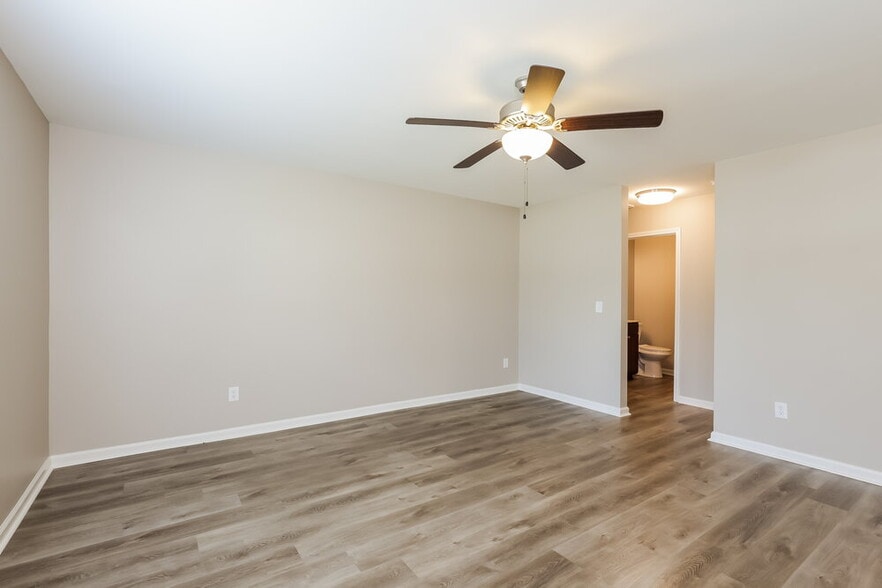 Building Photo - 223 Caddel St