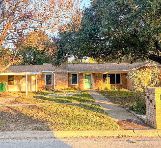 Primary Photo - 2005 Downing St