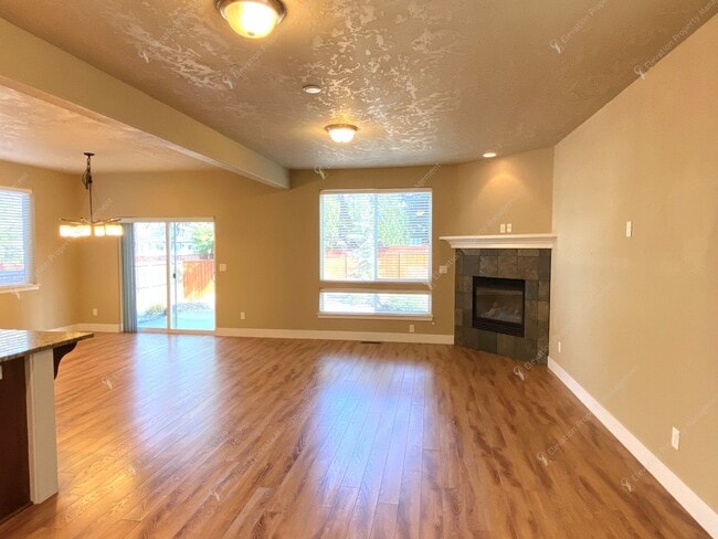 Building Photo - SW Bend Home Close to Old Mill & Deschutes River Trail