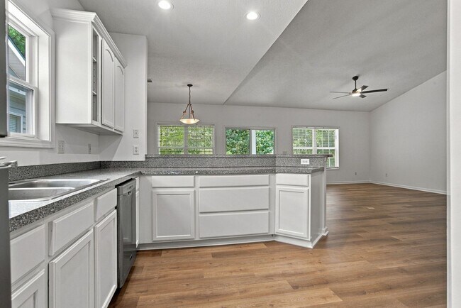 Building Photo - 13 Paddington Ln