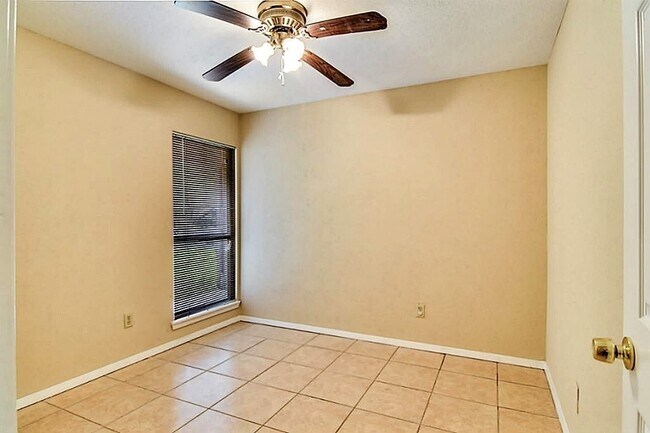 Building Photo - 6907 Tara Dr