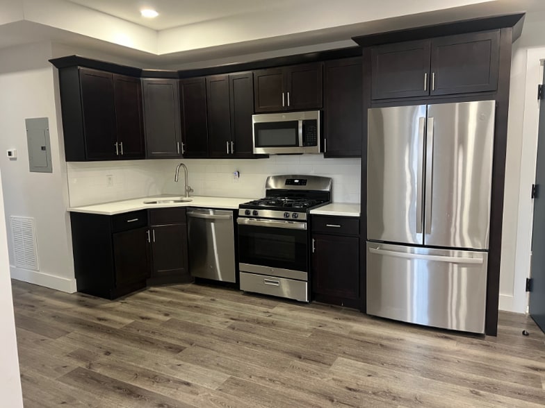 Building Photo - 369 Haverhill St