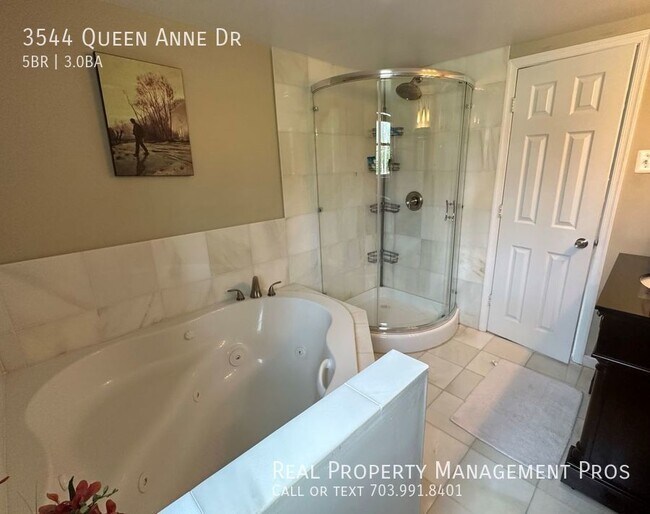 Building Photo - 3544 Queen Anne Dr