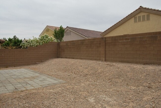 Building Photo - Gorgeous Rhodes Ranch Country Club home in Guard Gated Community!