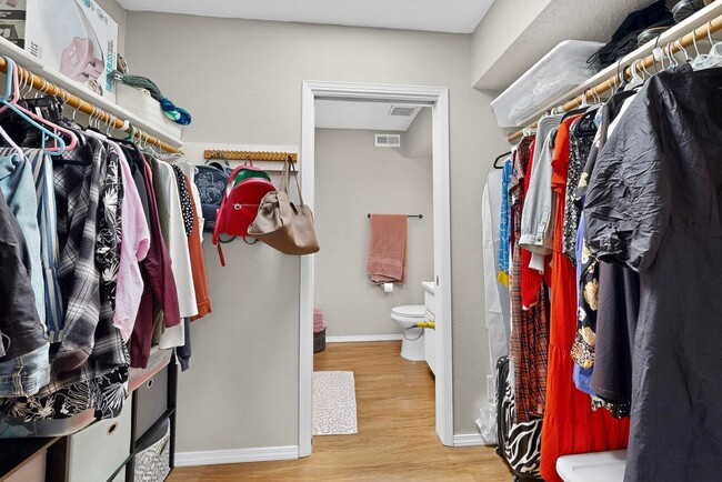 Building Photo - NE 2 Bedroom 2 Bath with Garage