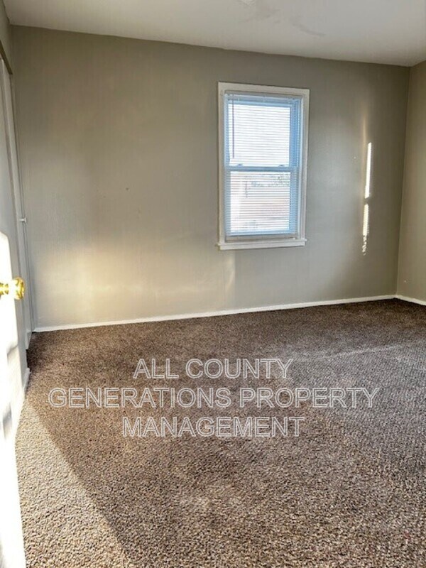 Building Photo - 960 N Central Dr