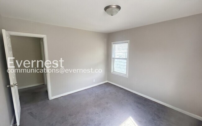 Building Photo - 969 Sheridan Ave