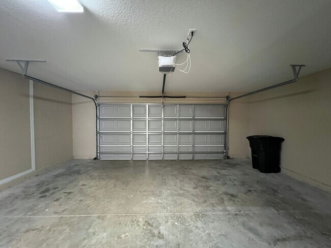 Building Photo - Available NOW! Immaculate 3 Bedroom, 2 Bat...