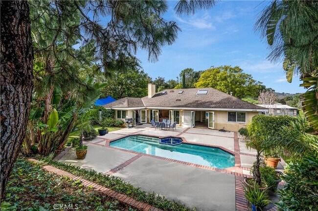 Building Photo - 3150 Dona Maria Dr