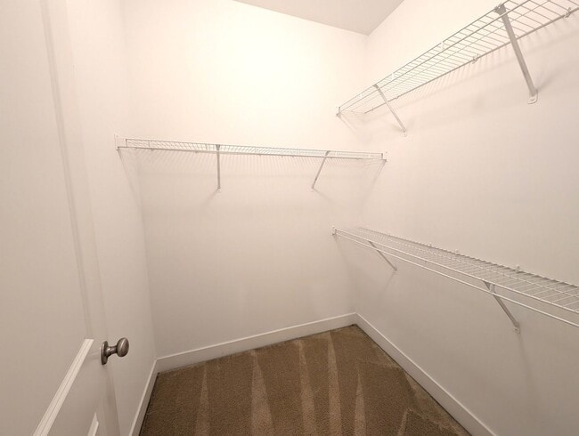 Building Photo - Beautiful, 3 bed, 2 bath Townhome Located ...