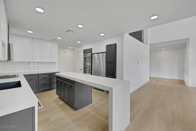 Building Photo - 7132 Mission Hills Dr