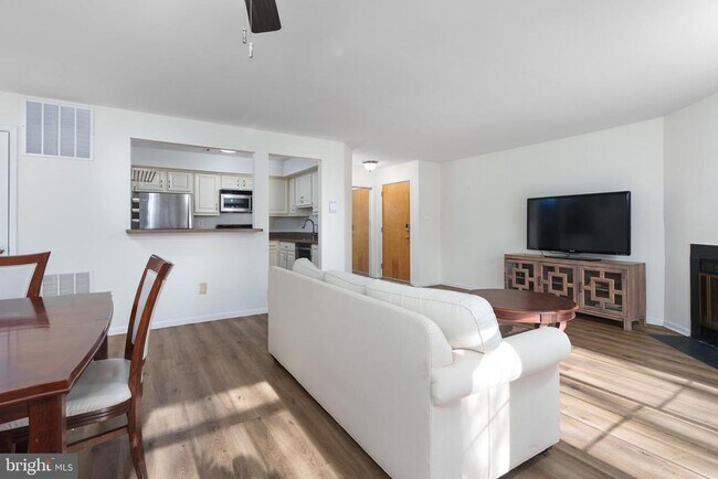 Building Photo - 206 Salem Ct