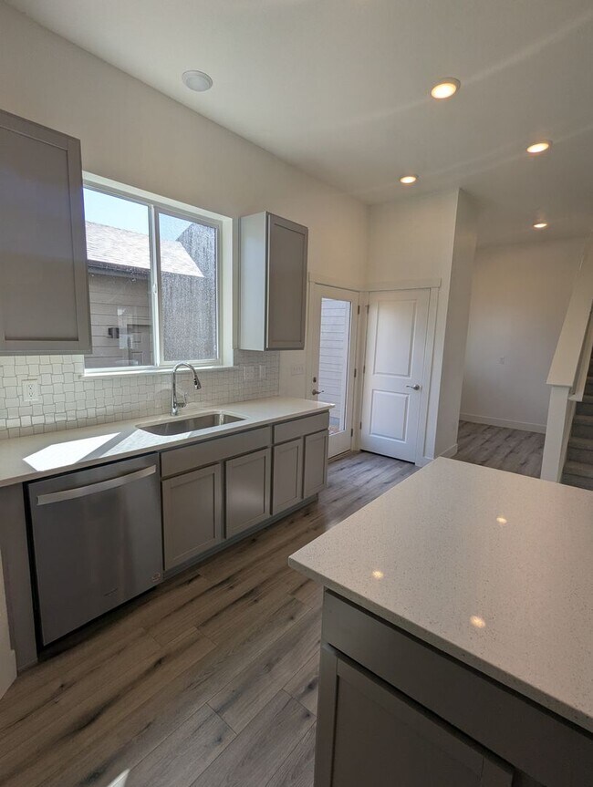 Building Photo - BRAND NEW HOME FOR RENT IN TIMNATH TRAILSI...