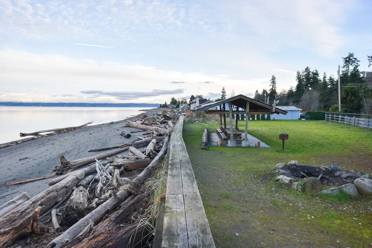 Building Photo - 1486 SE Camano Dr