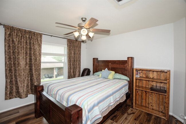 Building Photo - 2110 Stonehollow Ct