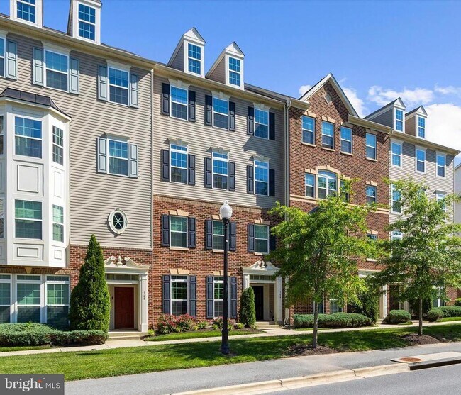 Building Photo - 364 Chessington Dr