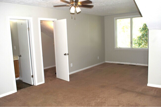 Building Photo - 67 Riverchase Dr