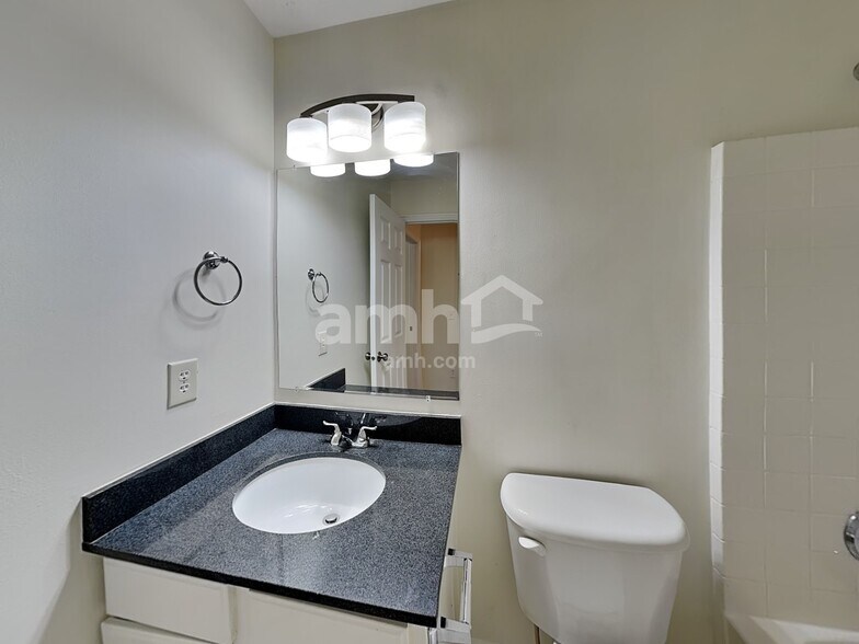 Building Photo - 8359 Sawtooth Oak Dr