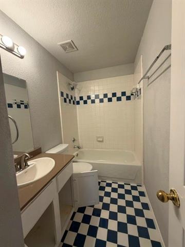 Building Photo - 3117 Foxhollow Dr