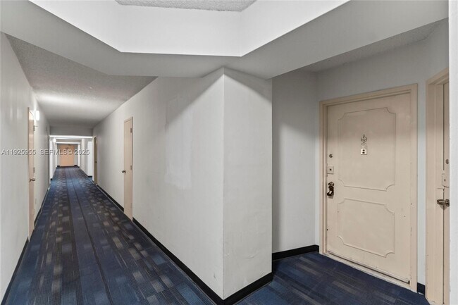 Building Photo - 1301 NE Miami Gardens Dr