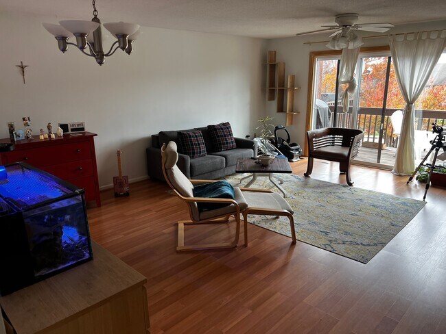 Building Photo - 123 Skyview Dr