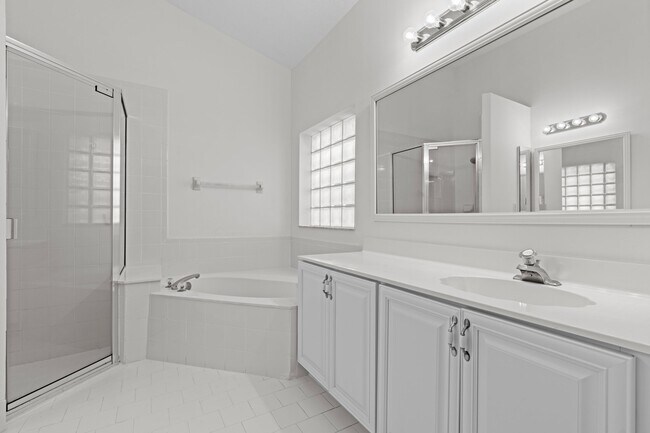Building Photo - 7568 Eagle Point Dr