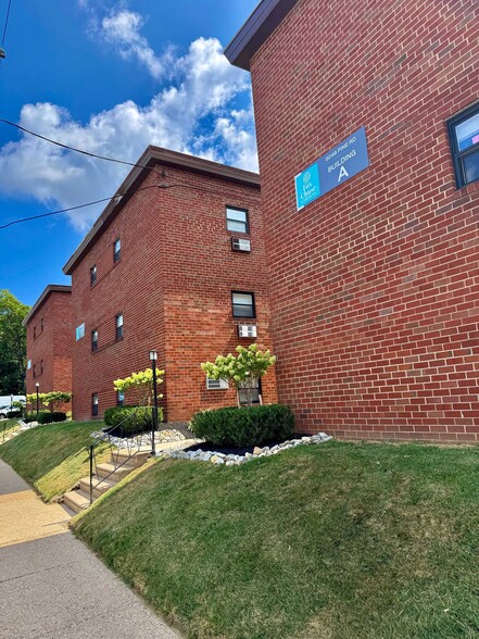 Primary Photo - Fox Chase Gardens