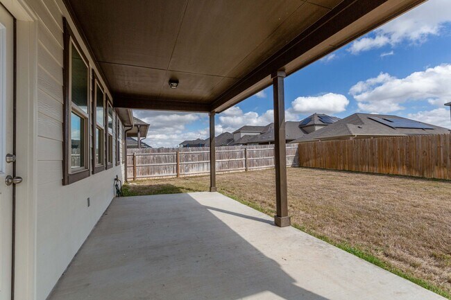 Building Photo - Luxurious Newer Construction 3-Bedroom Hom...