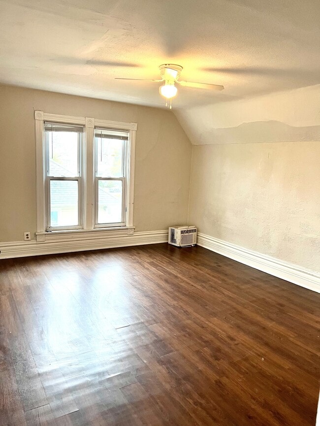 Building Photo - 674 St Charles St