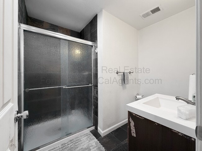Building Photo - 1532 32nd St