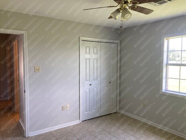 Building Photo - 340 Gloria St