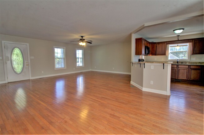 Building Photo - Beautiful 4 Bedroom Home in Sneads Ferry w...