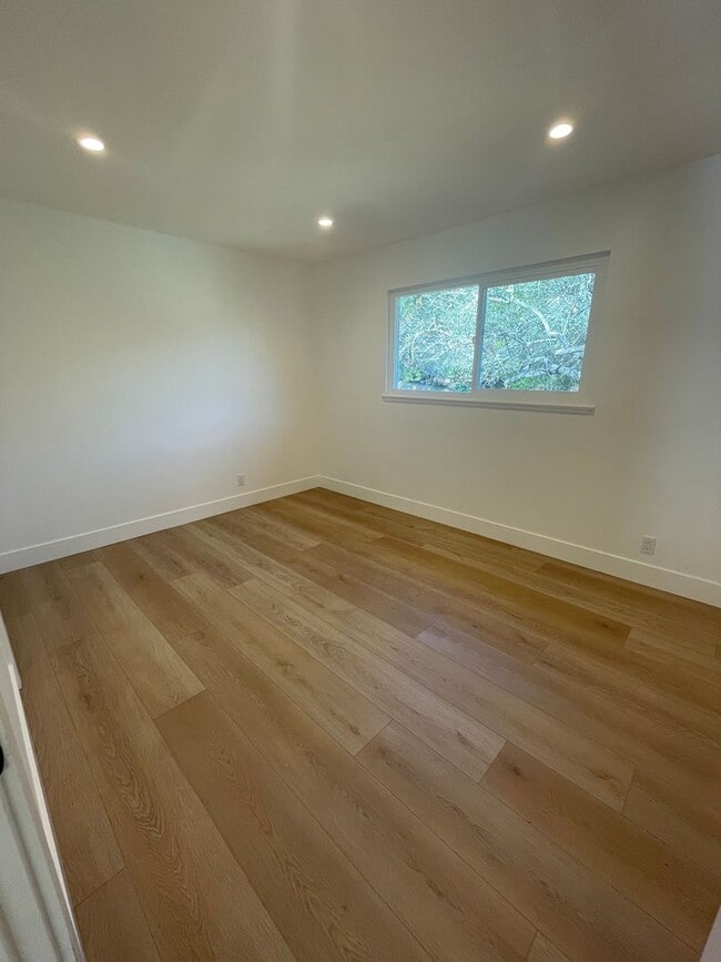 Building Photo - Santa Barbara desired neighborhood