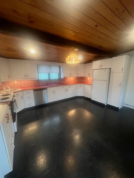 Building Photo - 125 Morrison Ave