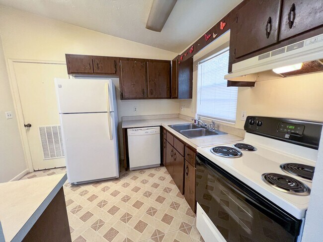 Building Photo - 3BR/2BA House in NW Gainesville  Available Mid-March