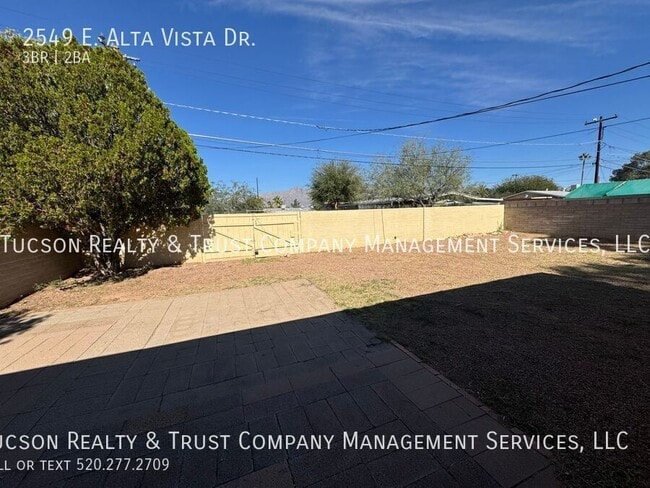 Building Photo - 2549 E Alta Vista St