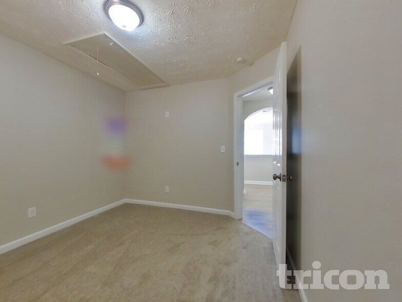 Building Photo - 6844 Bridgewood Dr