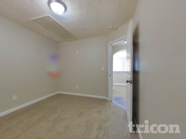 Building Photo - 6844 Bridgewood Dr