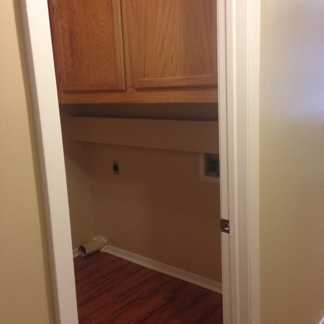 Washer/Dryer Connects - 106 Briarhill Rd