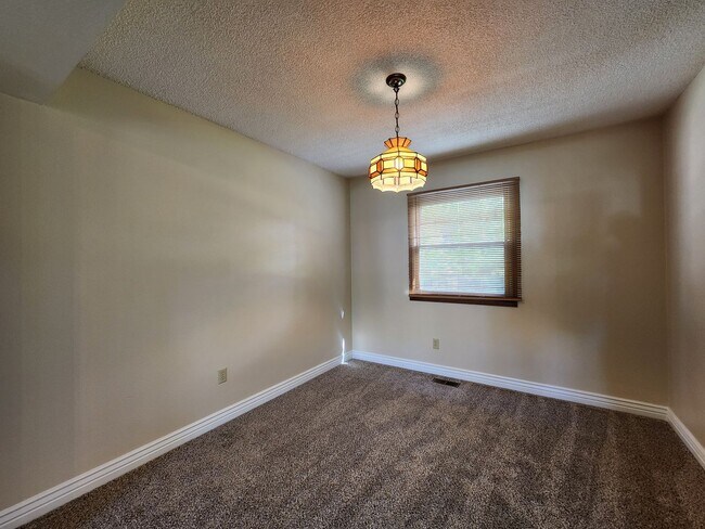 Building Photo - Beautiful 4 Bedroom Home on Cul Du Sac Wit...