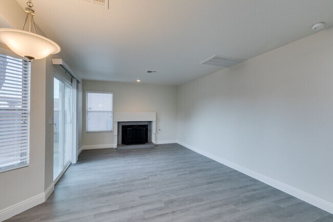 Building Photo - 1738 Toltec Cir