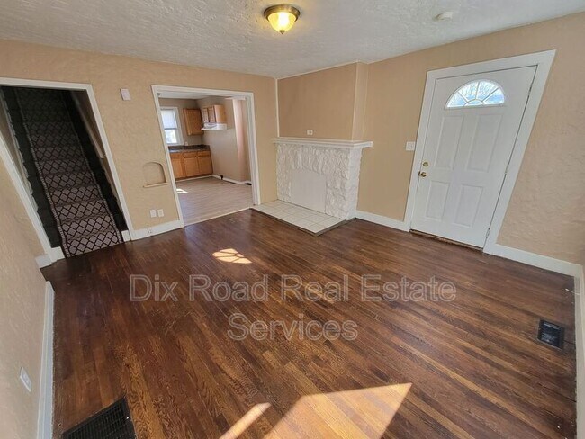 Building Photo - 109 N Decker Ave