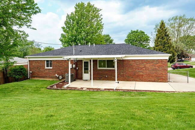Building Photo - 366 Randy Dr