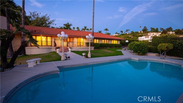 Building Photo - 984 La Cresta Pl