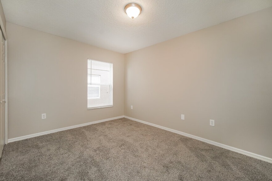 Building Photo - 5051 Preserve Blvd