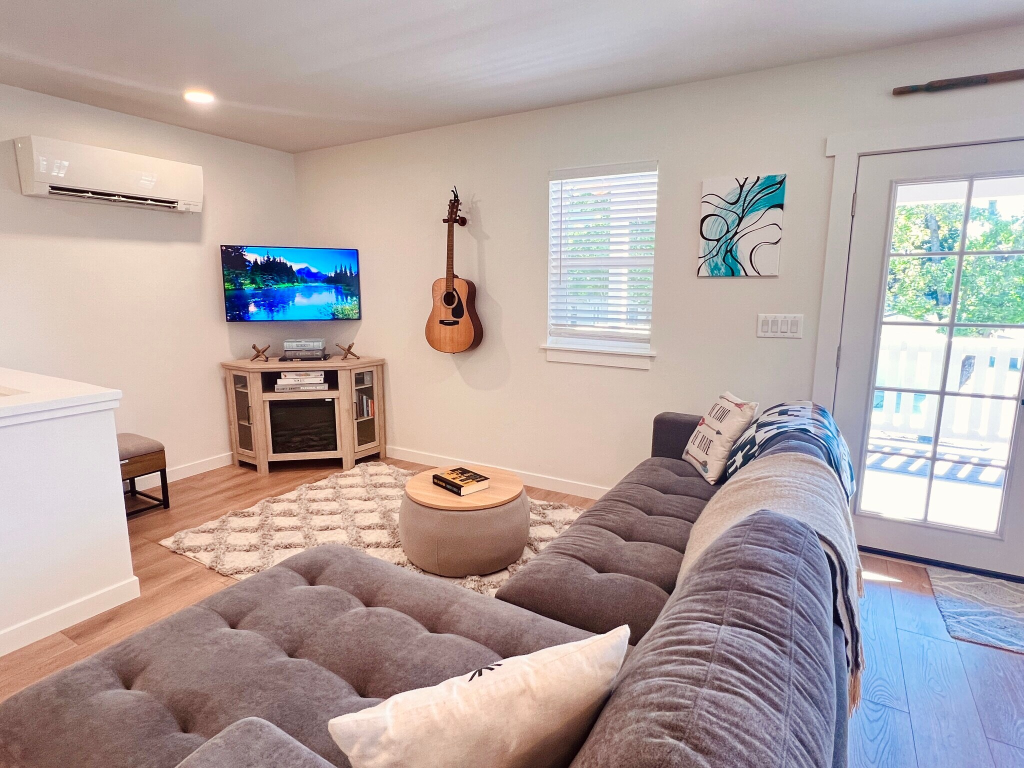 Building Photo - 213 N 10th St