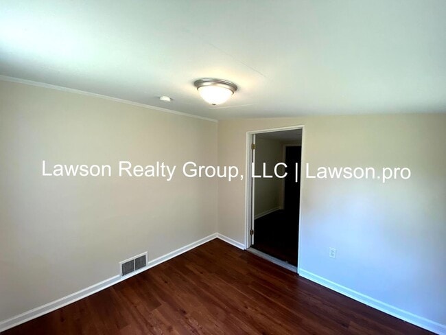 Building Photo - Cozy Three Bedroom Home in Salem with Shed